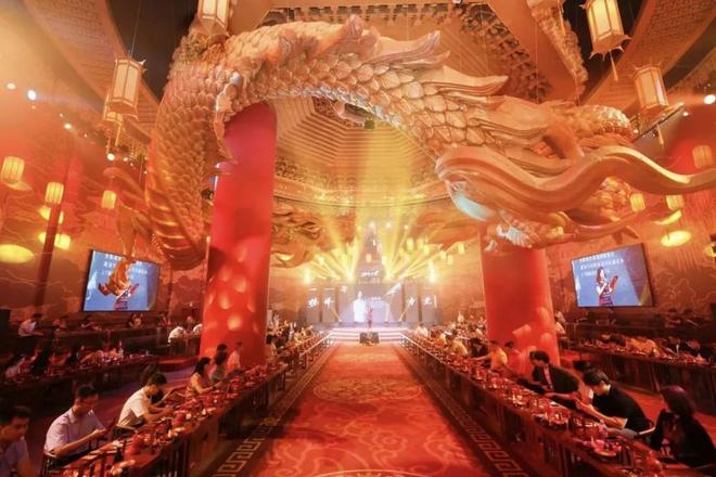 宏陶瓷砖荣膺“榜样力量”领军品牌与原创设计金奖定义潮榜样标杆