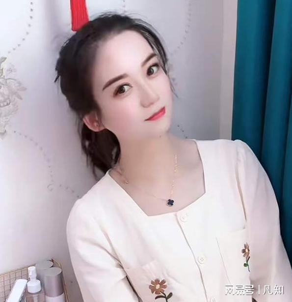 kaiyun网站：34岁河南村花侯丽丽去世！一周前还割麦网红前夫接回家安葬(图7)