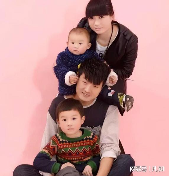 kaiyun网站：34岁河南村花侯丽丽去世！一周前还割麦网红前夫接回家安葬(图9)