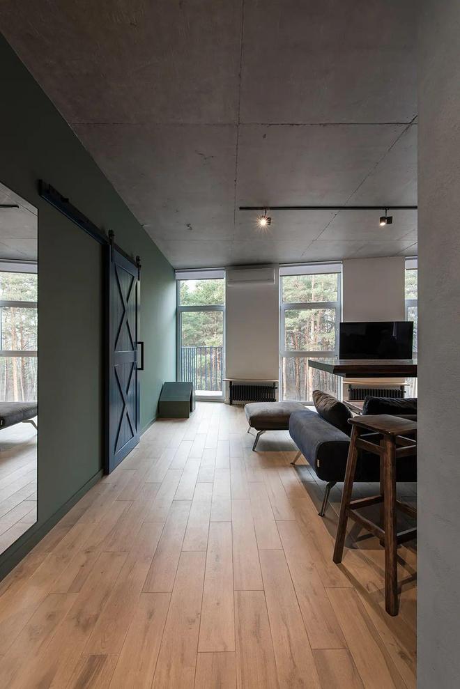 kaiyun入口：60平小户型室内设计绿色玄关柜令人心动床边