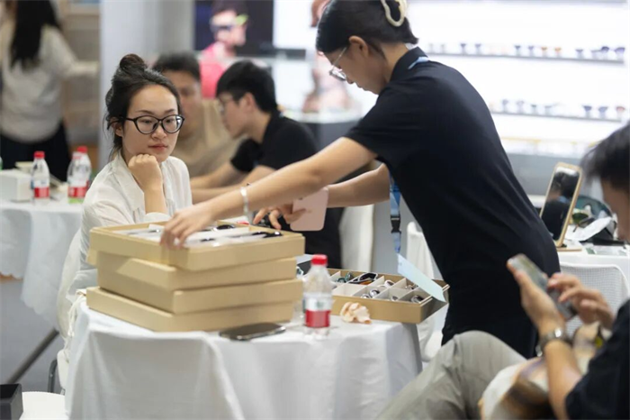 品牌与渠道共赴轻松商贸局！中国国际服装服饰博览会（秋季）让做生意回归简单与真诚(图3)