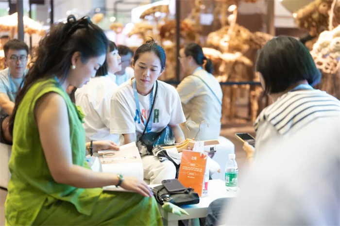 品牌与渠道共赴轻松商贸局！中国国际服装服饰博览会（秋季）让做生意回归简单与真诚(图8)