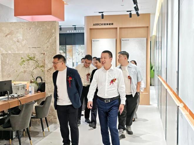 山东枣庄箭牌瓷砖红星美凯龙旗舰店盛大启幕(图12)