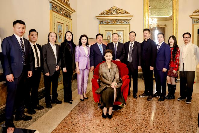 左右沙发亮相意大利「新生万物米兰展」以东方非遗美学破圈让世界看见中国家具文化的力量！(图5)