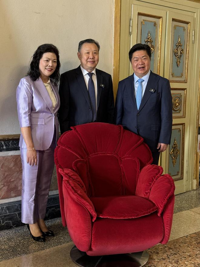 左右沙发亮相意大利「新生万物米兰展」以东方非遗美学破圈让世界看见中国家具文化的力量！(图6)