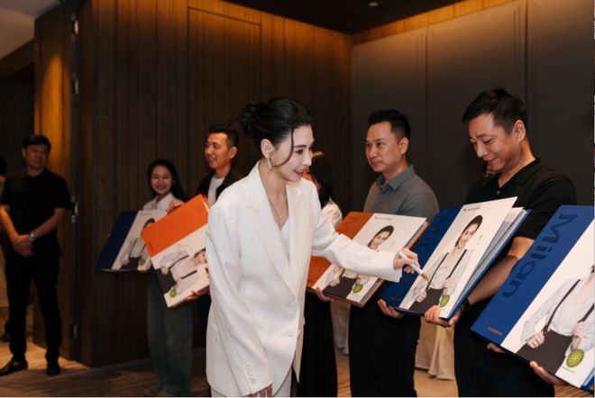 kaiyun网站：1013张柏芝空降杭州：米兰软装品牌形象代