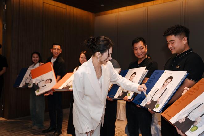 重磅官宣：金像奖影后张柏芝三度续约米兰软装共筑家居新篇章(图2)