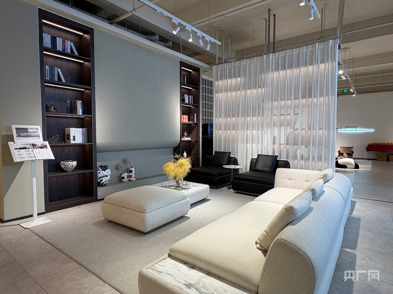 四川崇州：看“川派家具”向新向绿(图2)