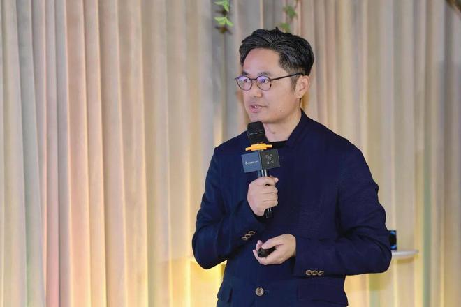 kaiyun网站：在个性化设计浪潮中以奢华质感点亮生活(图4)