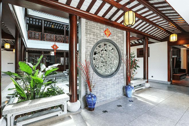 kaiyun入口：屋主案例专访：游走艺术间！他把画廊装进360㎡的家(图4)