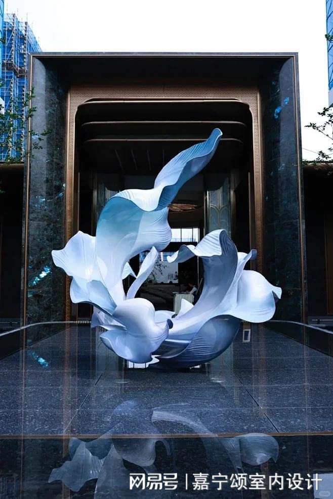 【伍一艾酒店软装】南昌酒店软装：如何用艺术雕塑点亮空间溢价？(图2)