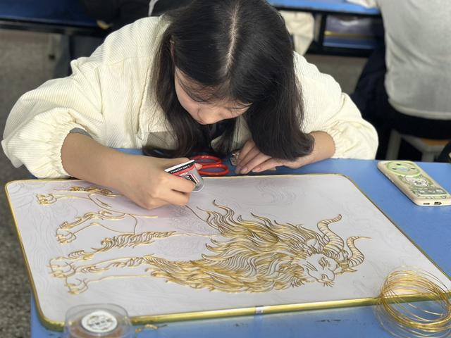 指尖传承设计新生：一场珐琅与青春的对话