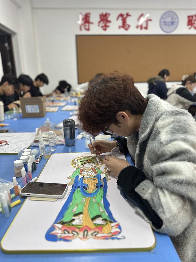 指尖传承设计新生：一场珐琅与青春的对话(图2)