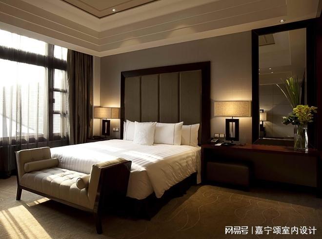 kaiyun网站：【伍一艾酒店软装】泉州酒店软装：衣柜青铜拉