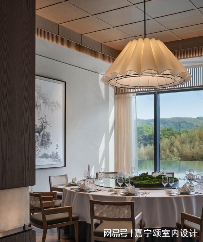 kaiyun网站：【伍一艾酒店软装】防城港酒店软装：一盏玻璃灯罩竟点亮滨海格调(图2)