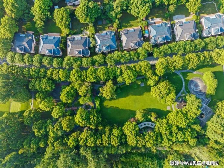 绿宝园翡梵售楼处最新发布(首页网站)绿宝园翡梵销售中心可详聊楼盘详情价格地址清晰告知配套成熟前台电话(图8)