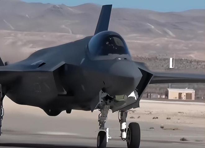 美军战斗机在日本近海突然消失