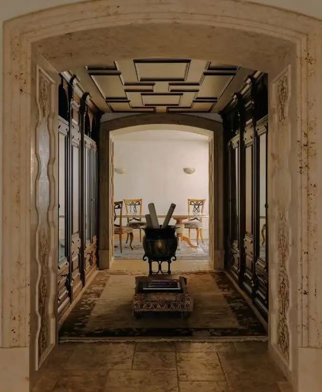 太豪华了！范明南京别墅上了杂志光院子就1000平里面奢华无比(图3)