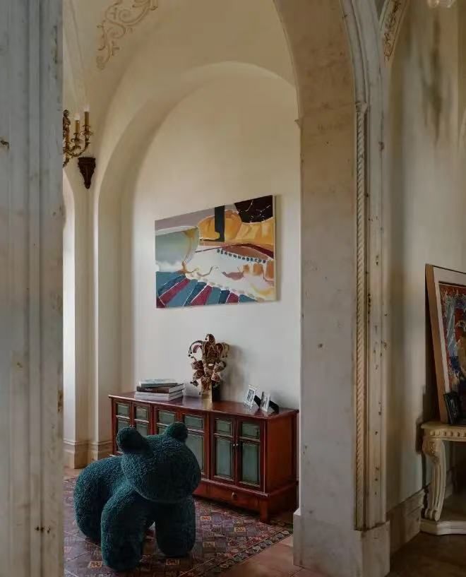 太豪华了！范明南京别墅上了杂志光院子就1000平里面奢华无比(图5)